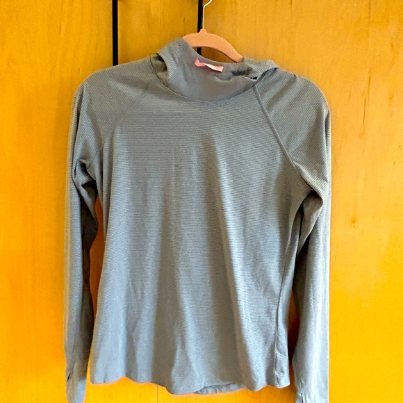 Workout top - Picture 1 of 10